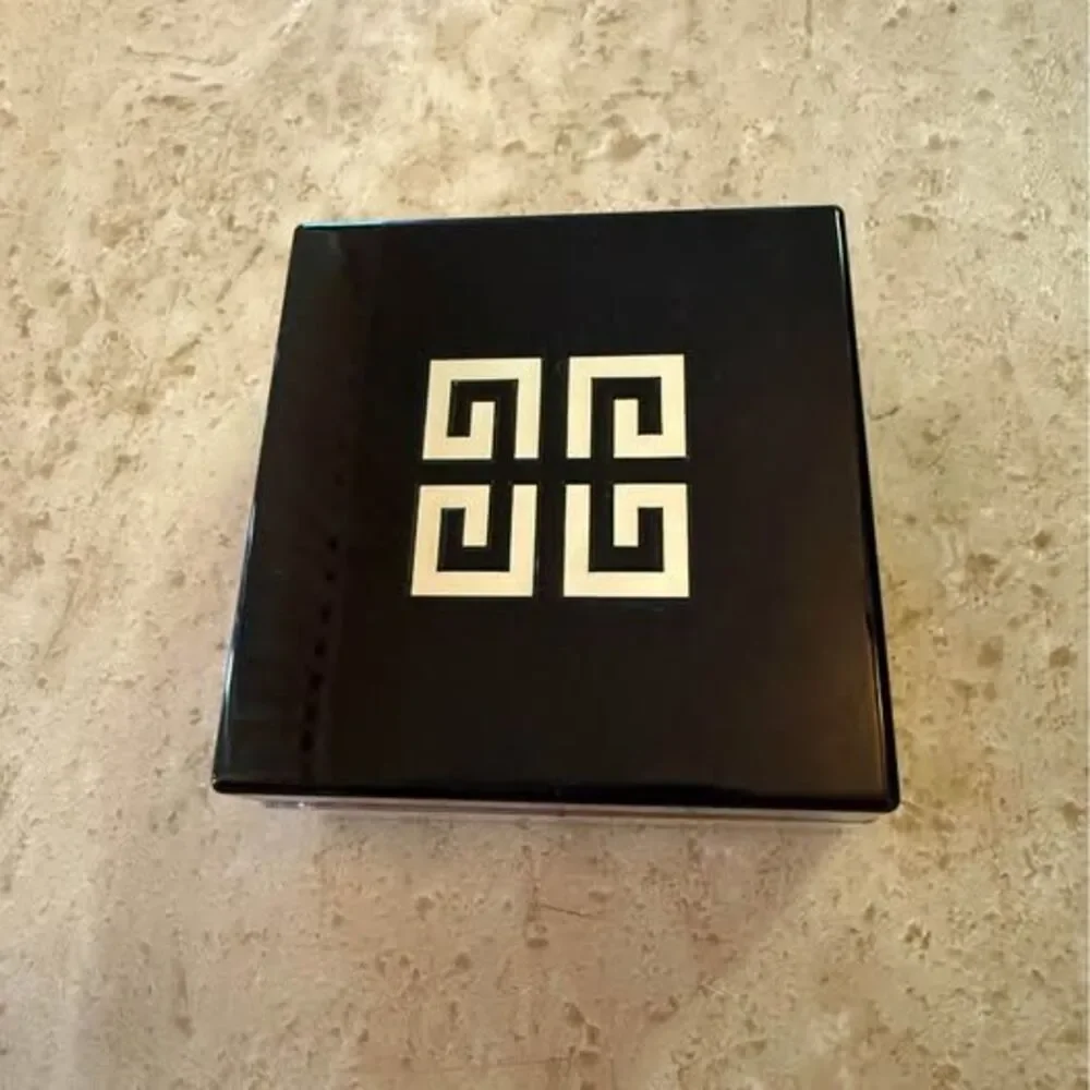 Givenchy Prisme Libre Loose Powder #04 Mousseline Acidulée Setting Powder